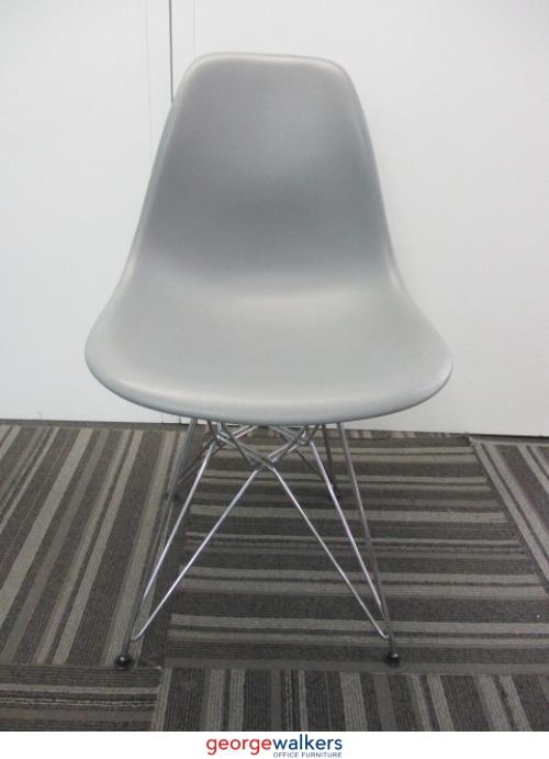 PR5674 - Grey Herman Miller Eames Moulded Plastic Chair