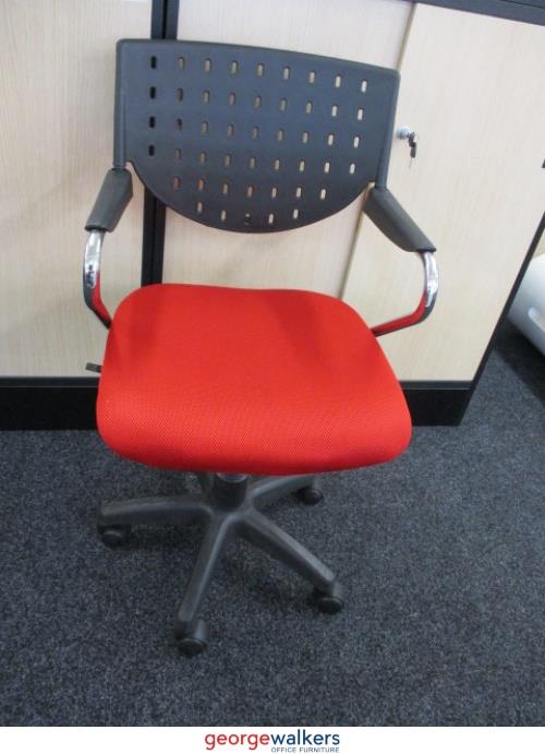 PR4723 - Black/Red Meeting Chair