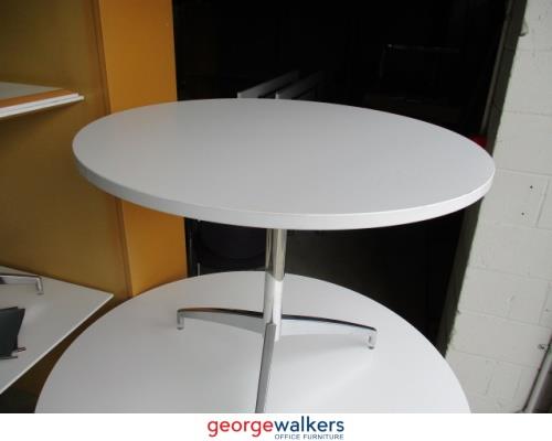 PR5562 - White  Round Table