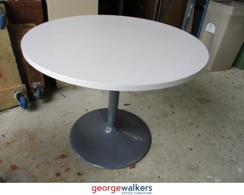 PR5526 - White  Round Table