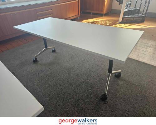 PR5100 - White Flip Table