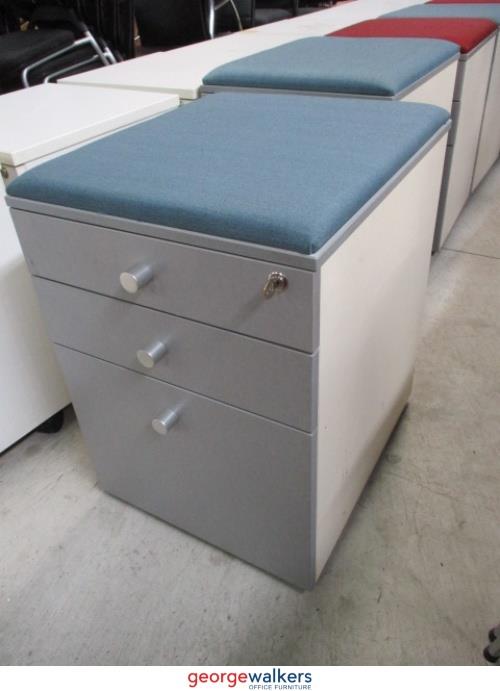 PR4662 - Silver Mobile Drawers