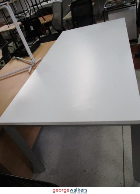 PR5582 - White  Meeting Table