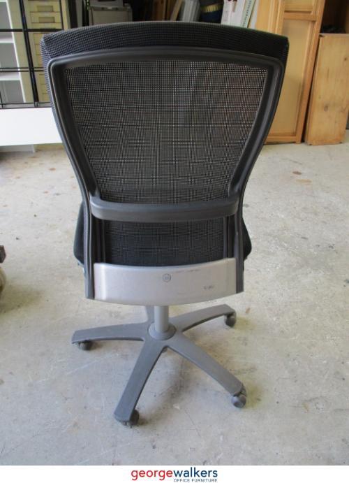 PR4404 - Black Formway Life Chair