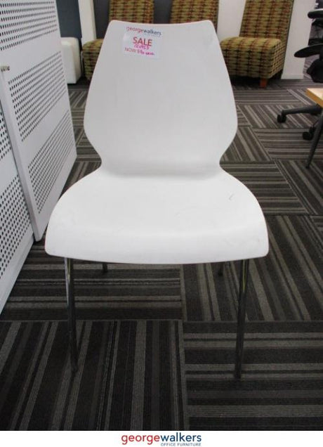 PR4953 - White Café Chair