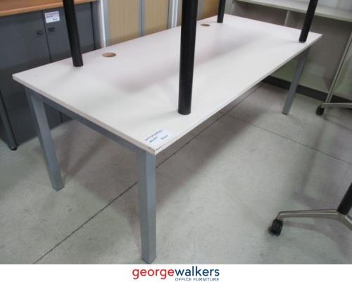 PR5638 - White  Straight Desk