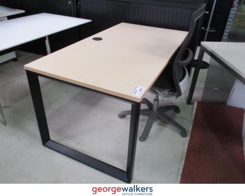 PR5628 - Maple  Straight Desk