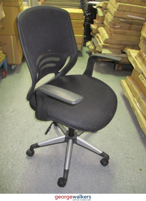 AB002 - Black Mesh Office Chair