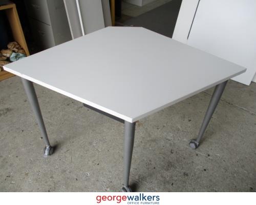 PR3600 - White Europlan Flip Table