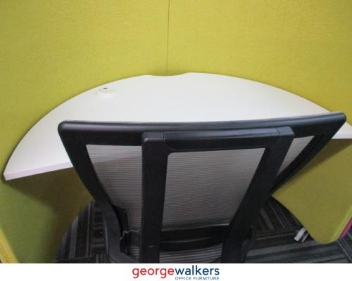 PR5727 - Lime Green PLN Group Privacy Pod Desk