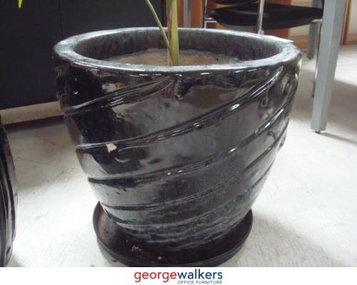 PR1221 - Glazed Black Pot