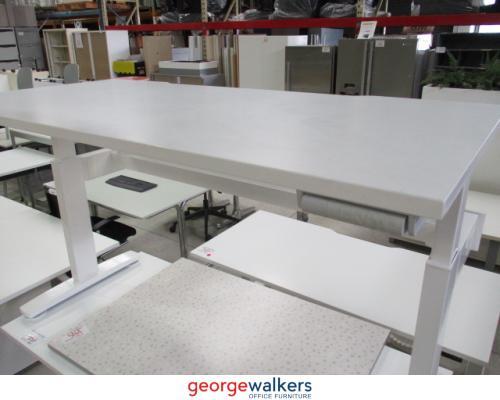 PR5448 - White Melteca  Manual Winder Desk