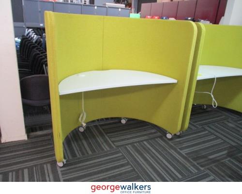 PR5727 - Lime Green PLN Group Privacy Pod Desk