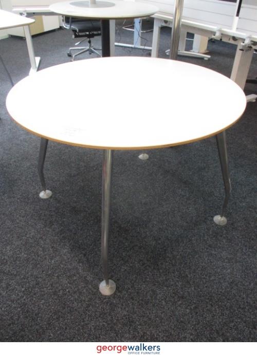 PR5478 - White  Round Table