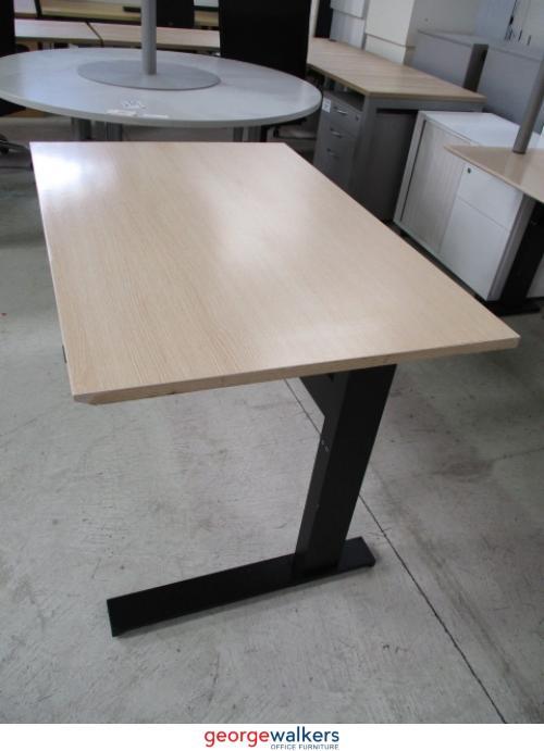 PR5436 - Maple Straight Desk