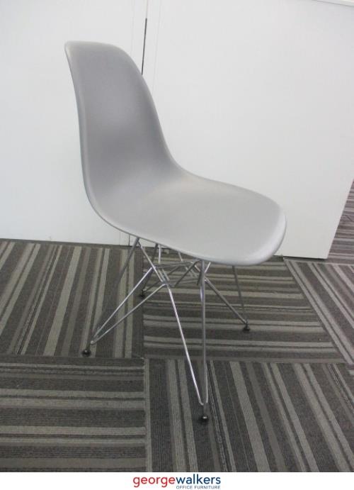 PR5674 - Grey Herman Miller Eames Moulded Plastic Chair