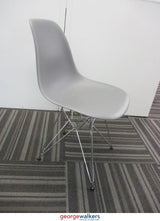 PR5674 - Grey Herman Miller Eames Moulded Plastic Chair