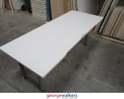 MK105 - White Straight Desk