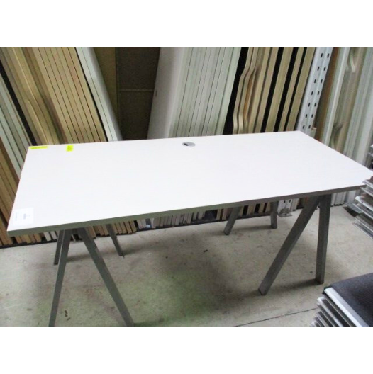 MK142 - Silver Strata Straight Desk