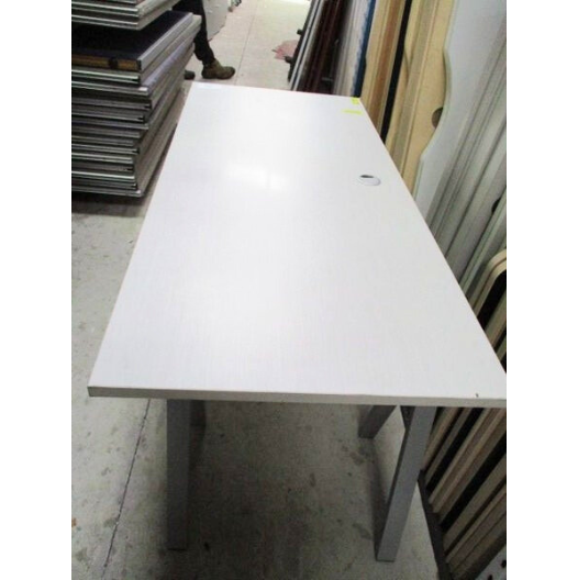 MK142 - Silver Strata Straight Desk