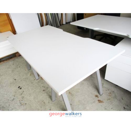 PR4879 - White Straight Desk