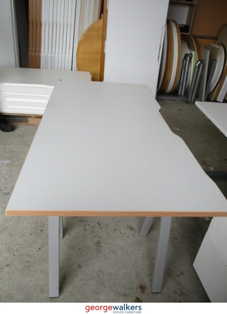 PR4881 - White Straight Desk