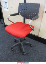 PR4723 - Black/Red Meeting Chair