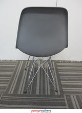 PR5674 - Grey Herman Miller Eames Moulded Plastic Chair