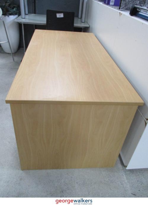 tawa straight desk with privacy panel