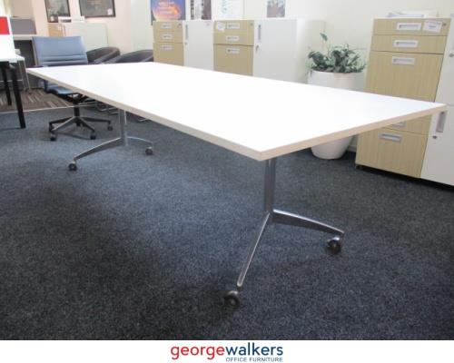 PR5576 - White  Flip Table