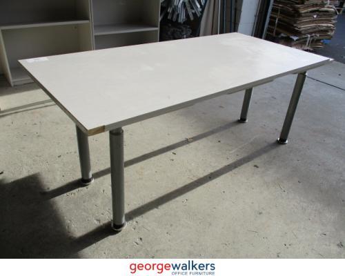 MK52 - Silver Strata Meeting Table