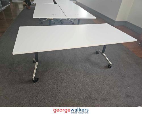 PR5100 - White Flip Table