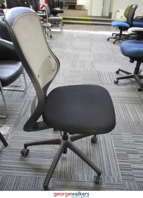 PR5504 - Black/White Formway Office Chair