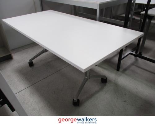 PR5647 - White Flip Table