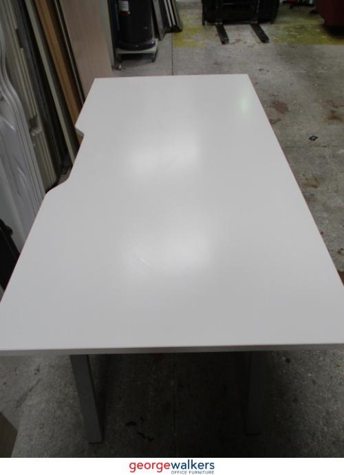 PR4864 - White Straight Desk