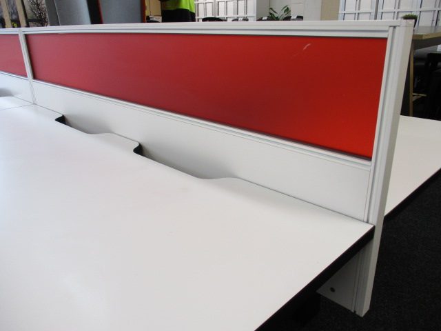 PR4839 - Red Desk Mounted Partition