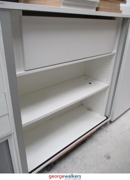 PR4993 - White Bookcase