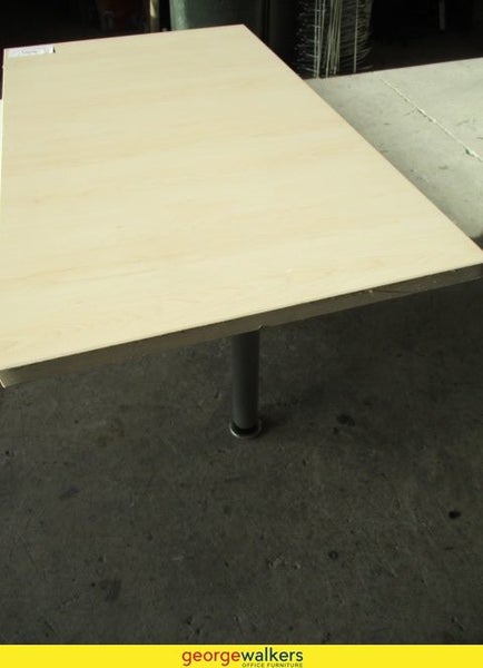 MK64 - Maple Straight Desk