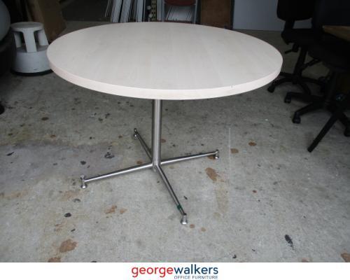 PR5064 - Maple Meeting Table